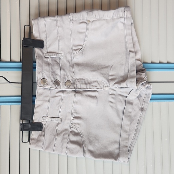 Refuge High Waisted Light Grey Denim Shorts - Picture 2 of 13